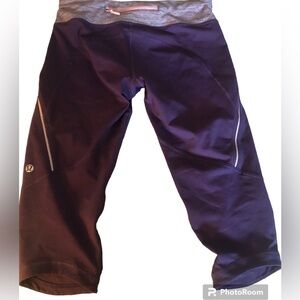 Lululemon Athletics Size 6 Running Crops purple with reflective strips